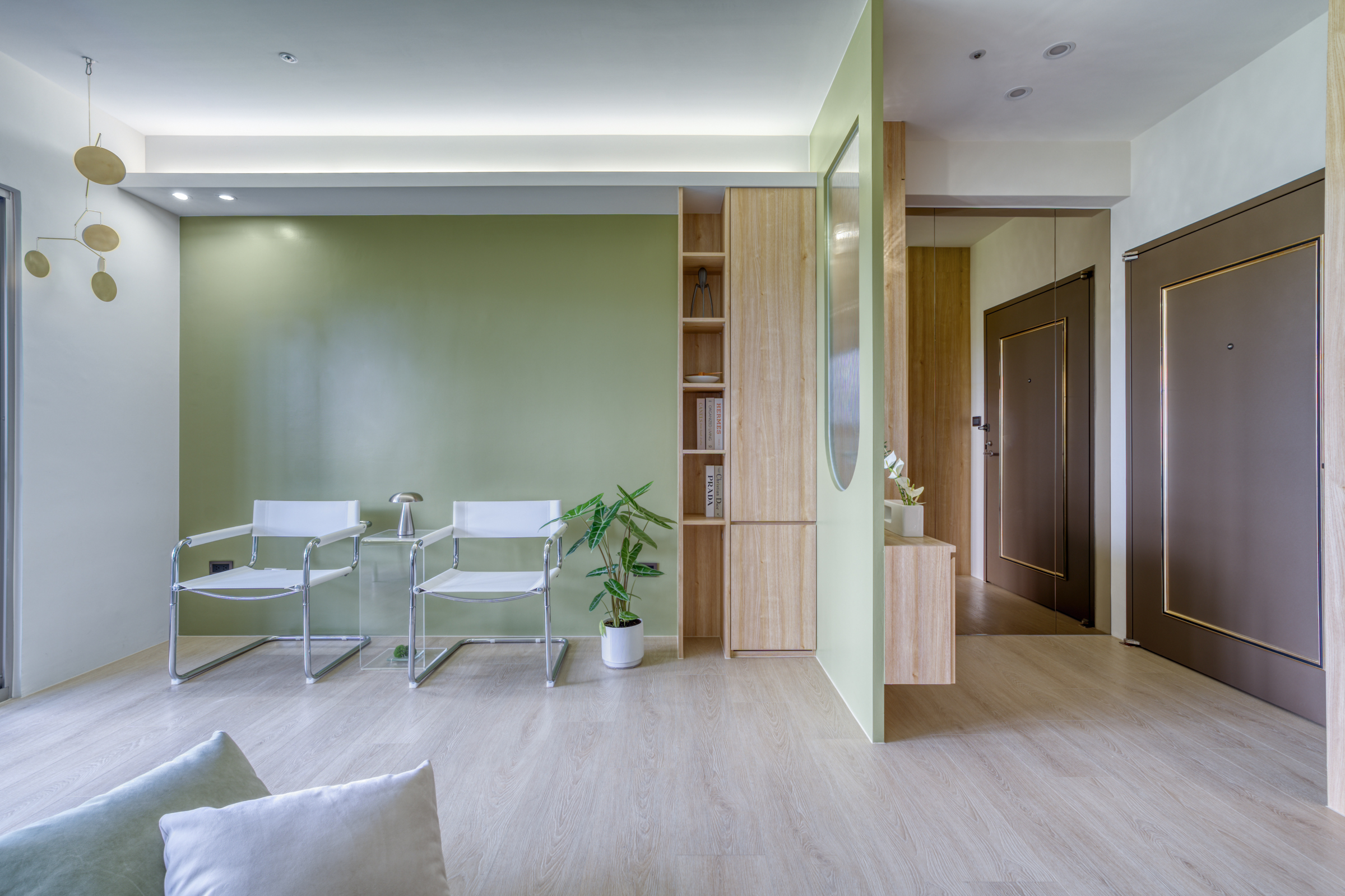 山湖水光<br> Sunshine Balcony